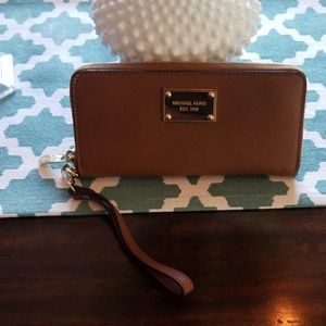 Michael Kors wristlet